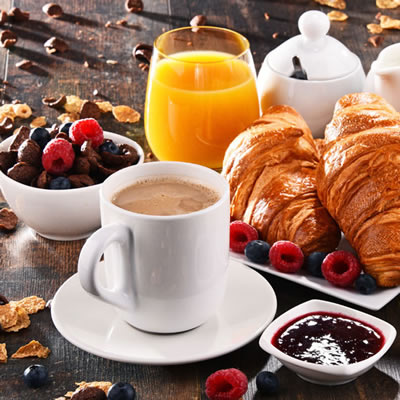 Combo Croissant, Frutas, Jugo y Café