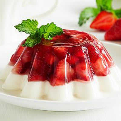 Gelatina con Leche y Fresas
