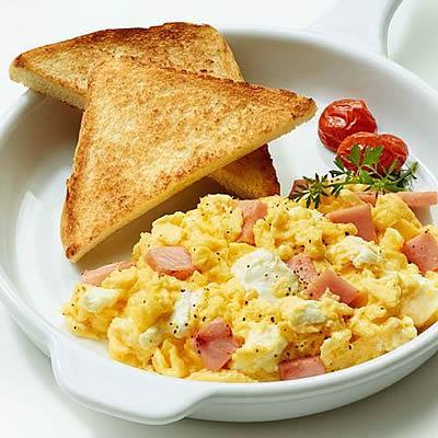 Huevos con Jamón y Pan