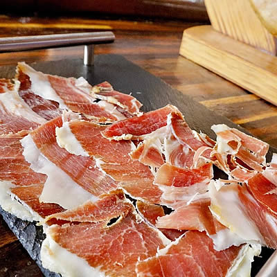 Tabla de Jamón Serrano y Queso Manchego