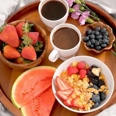Plato de Frutas y Café